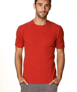 4-rth Hybrid Crew Neck Raglan Tee (Cinnabar Red) MEN