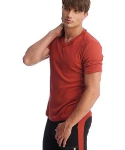 4-rth Hybrid V-Neck (Cinnabar) MEN