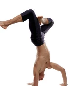 4-rth Mens 4/5 Zipper Pocket Capri Yoga Pants (Eggplant)