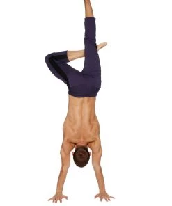 4-rth Mens 4/5 Zipper Pocket Capri Yoga Pants (Eggplant W/Black & Charcoal)