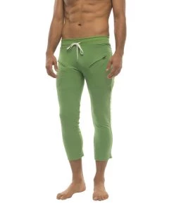 4-rth Mens 4/5 Zipper Pocket Capri Yoga Pants (Solid Bamboo Green)