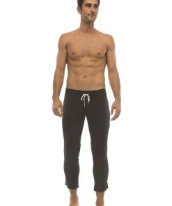 4-rth Mens 4/5 Zipper Pocket Capri Yoga Pants (Solid Black)