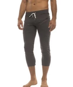 4-rth Mens 4/5 Zipper Pocket Capri Yoga Pants (Solid Charcoal)
