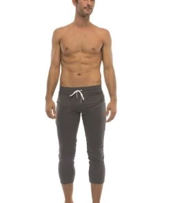 4-rth Mens 4/5 Zipper Pocket Capri Yoga Pants (Solid Charcoal)