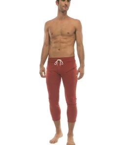 4-rth Mens 4/5 Zipper Pocket Capri Yoga Pants (Solid Cinnabar Red)