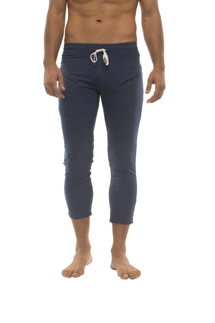 4-rth Mens 4/5 Zipper Pocket Capri Yoga Pants (Solid Royal Blue)