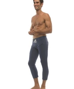 4-rth Mens 4/5 Zipper Pocket Capri Yoga Pants (Solid Royal Blue)