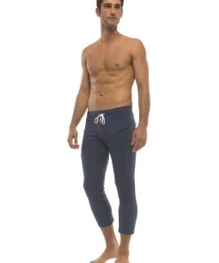 4-rth Mens 4/5 Zipper Pocket Capri Yoga Pants (Solid Royal Blue)