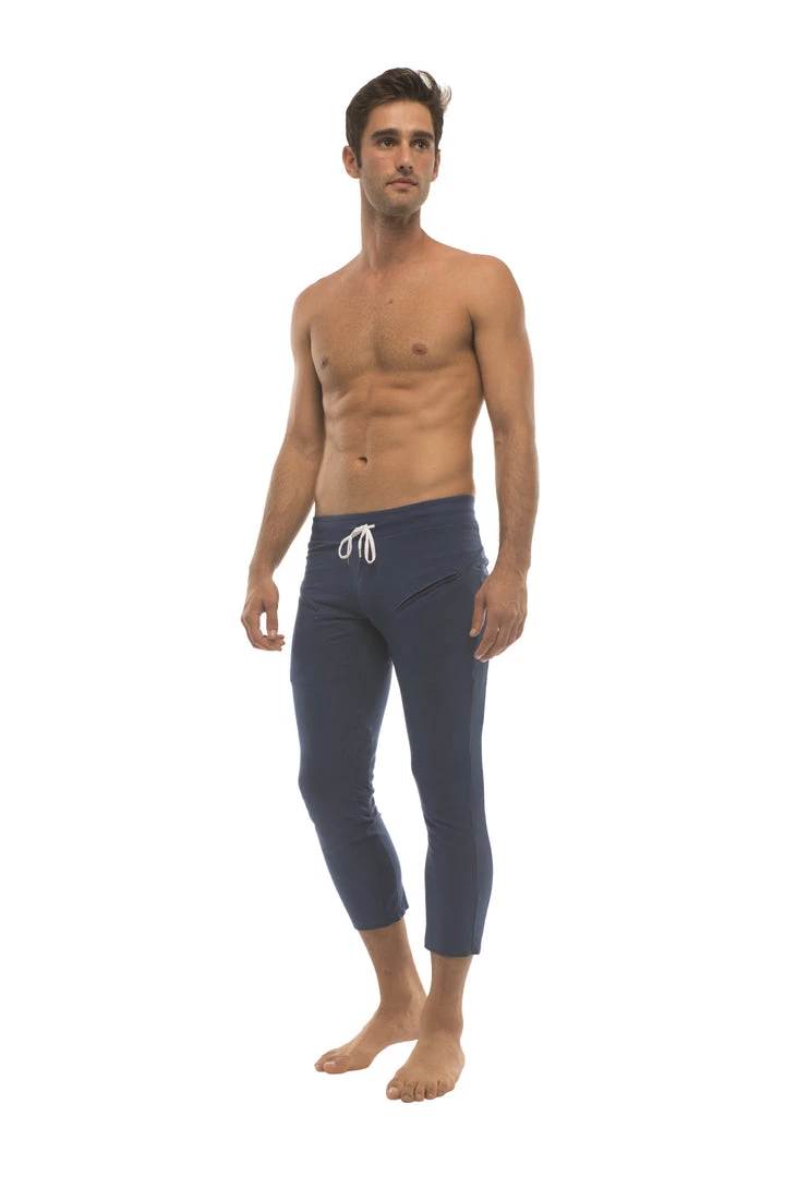 4-rth Mens 4/5 Zipper Pocket Capri Yoga Pants (Solid Royal Blue)