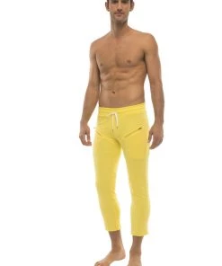 4-rth Mens 4/5 Zipper Pocket Capri Yoga Pants (Solid Yellow)