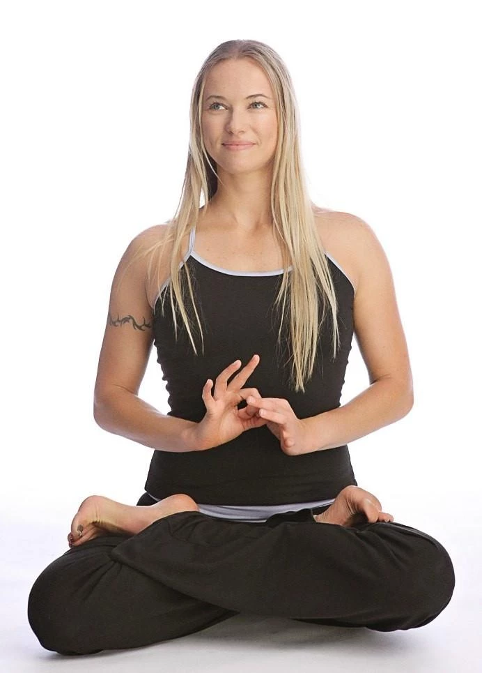 4-rth Sustain Yoga Halter (Black) Halter Tops