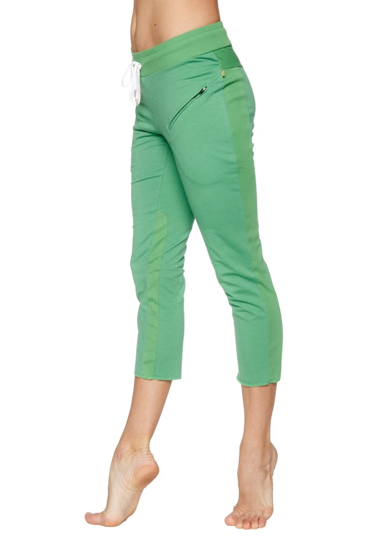 4-rth Women's 4/5 Length Zipper Pocket Capri Yoga Pant (Bamboo Green)