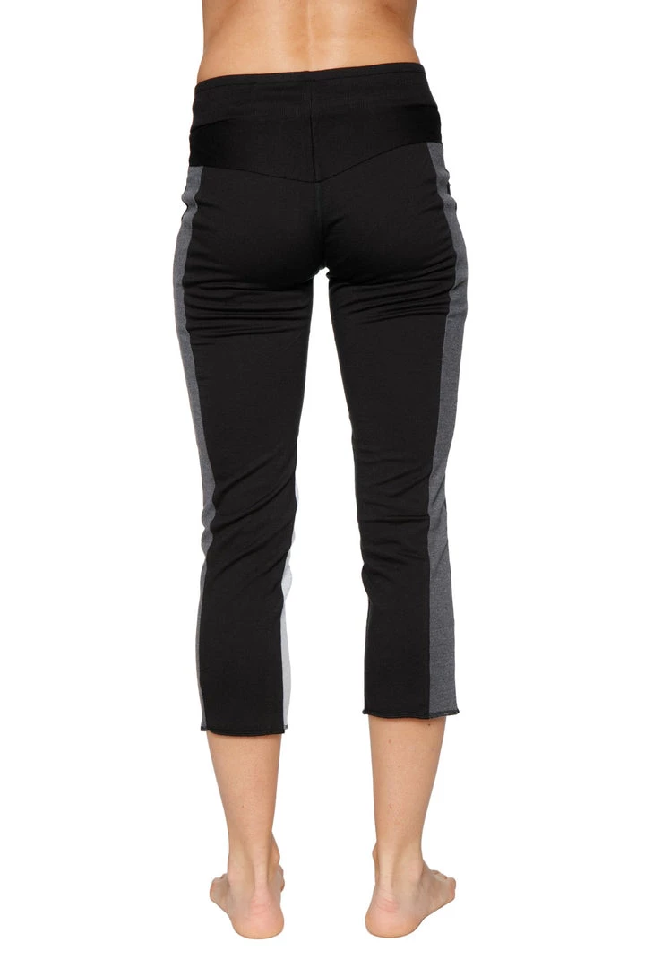 4-rth Women's 4/5 Length Zipper Pocket Capri Yoga Pant (Black W/Charcoal & Grey)