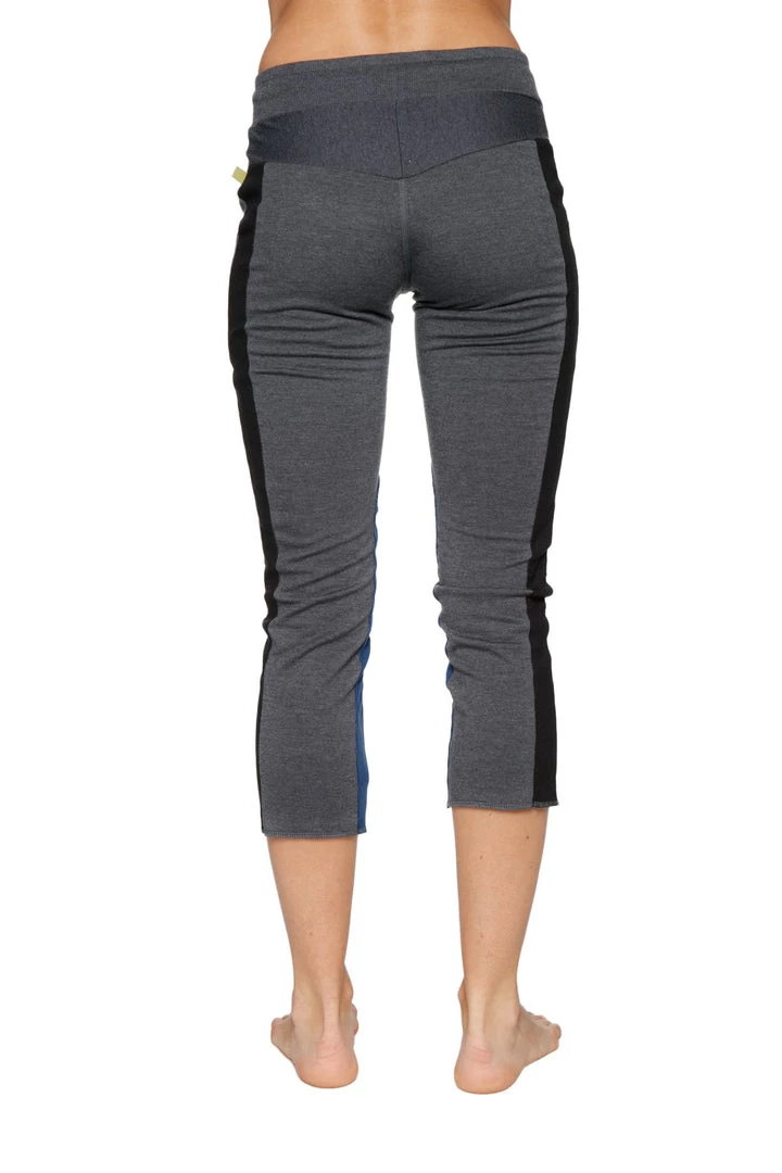4-rth Women's 4/5 Length Zipper Pocket Capri Yoga Pant (Charcoal W/Black & Blue)