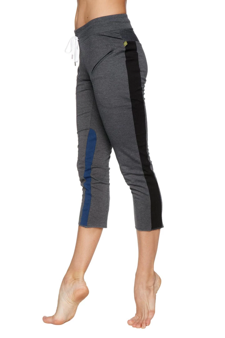 4-rth Women's 4/5 Length Zipper Pocket Capri Yoga Pant (Charcoal W/Black & Blue)