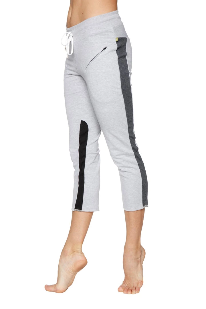 4-rth Women's 4/5 Length Zipper Pocket Capri Yoga Pant (Grey W/Charcoal & Black)