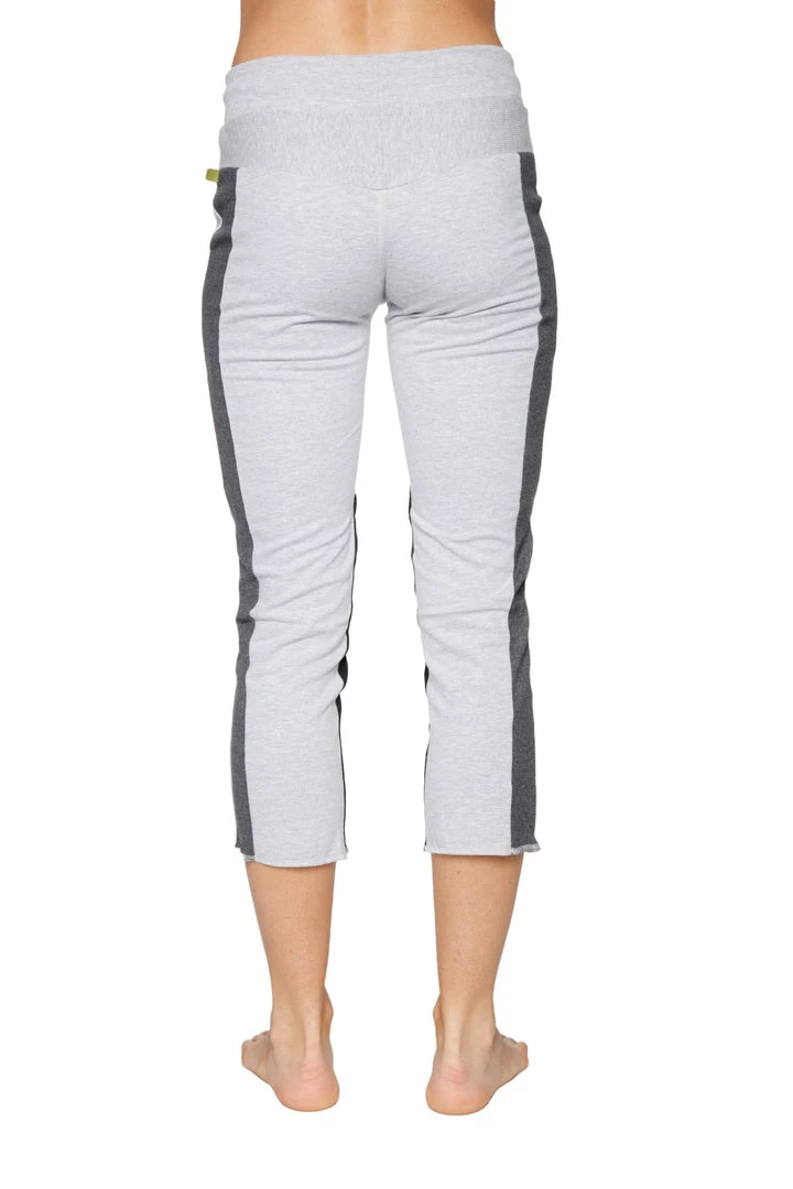 4-rth Women's 4/5 Length Zipper Pocket Capri Yoga Pant (Grey W/Charcoal & Black)